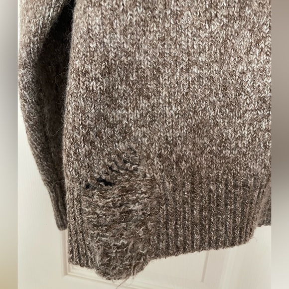 Forever 21 Men’s Wildlife Distressed Sweater - *NEW* - Picture 2 of 7